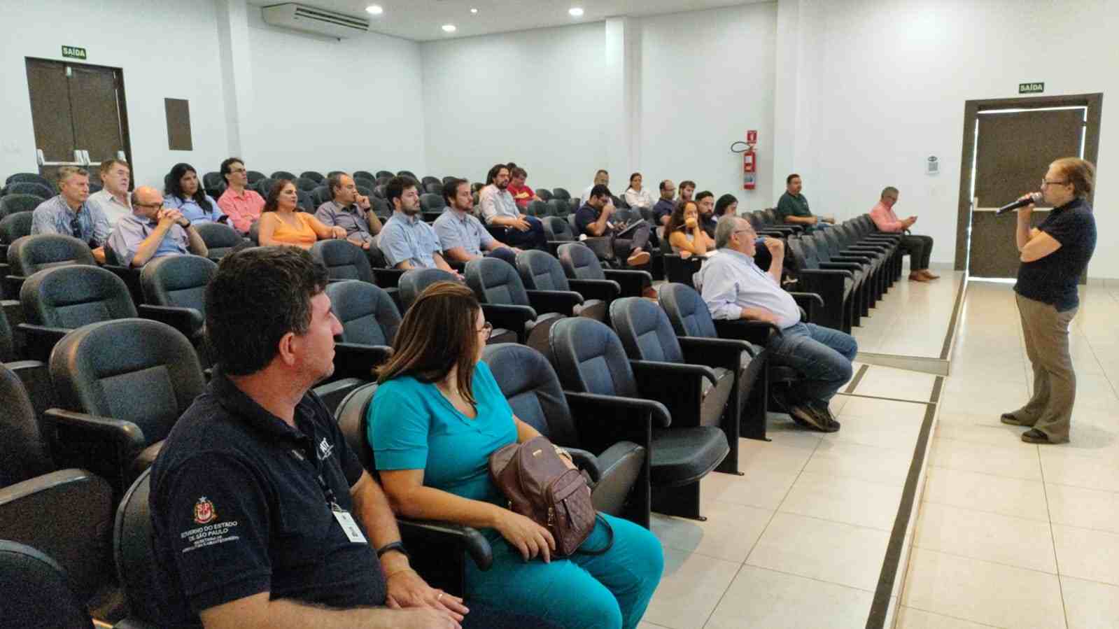 Comitê do Baixo Pardo/Grande realiza treinamento para tomadores de recursos FEHIDRO 2025