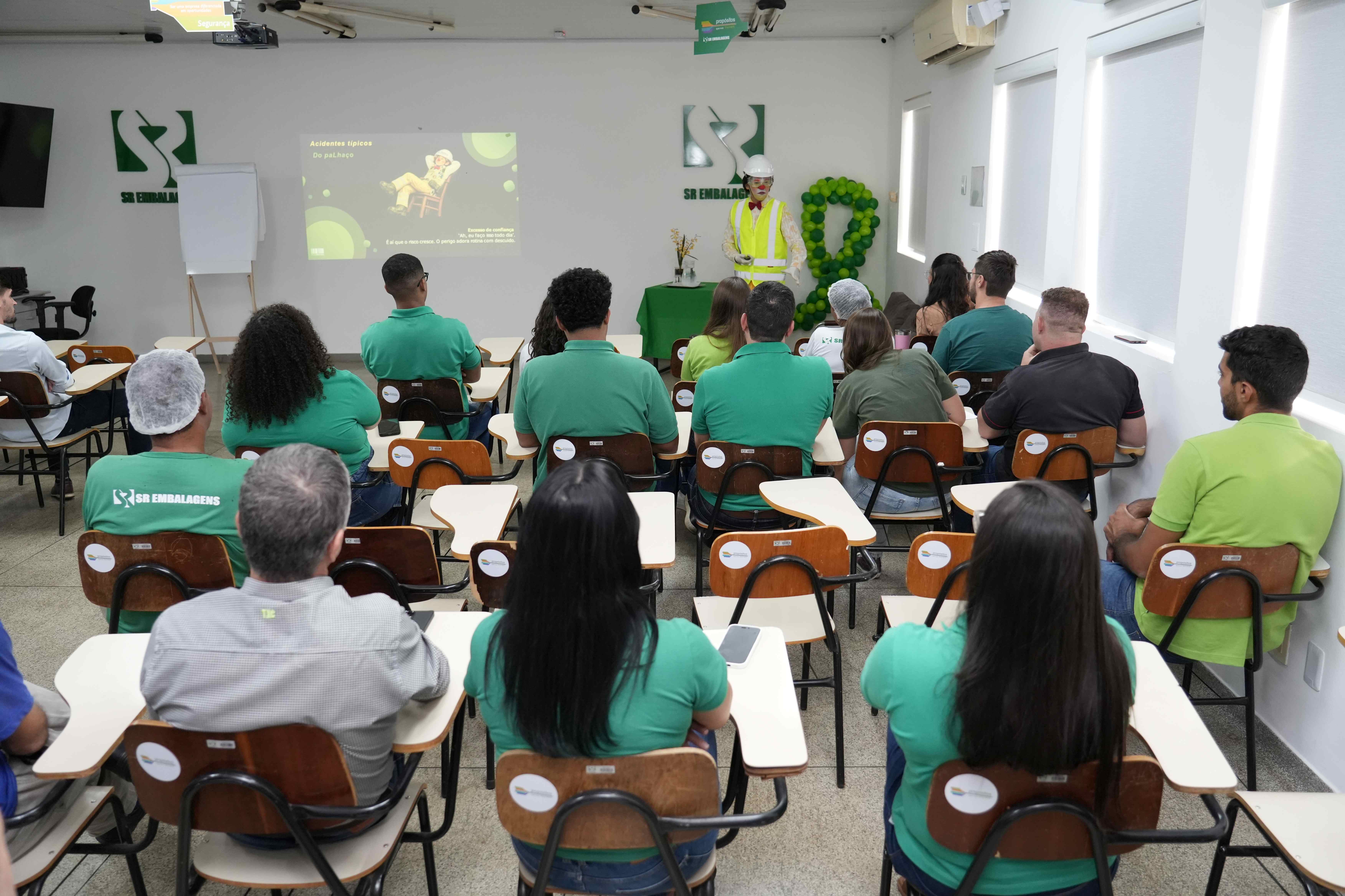 SR Embalagens promove palestra lúdica sobre segurança no trabalho com experiência imersiva da Made in Barretos Hub